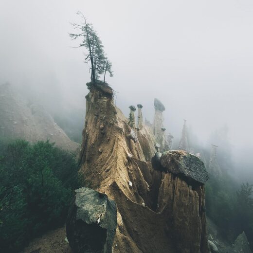 Klikkaa suurentaaksesi Earth pyramids
